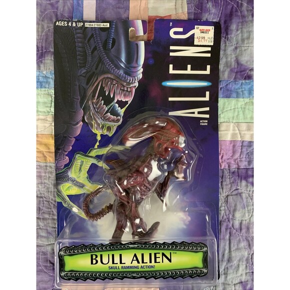 Kenner Other - Aliens - Bull Alien Action Figure with "Skull Ramming Action!" Kenner 1996
